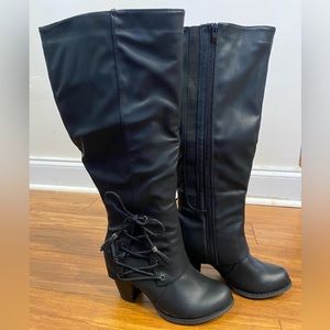 Torrid 7.5WW Black Knee Side Lace Up Boots